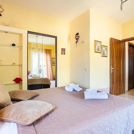 Apartment Nikolakis House *